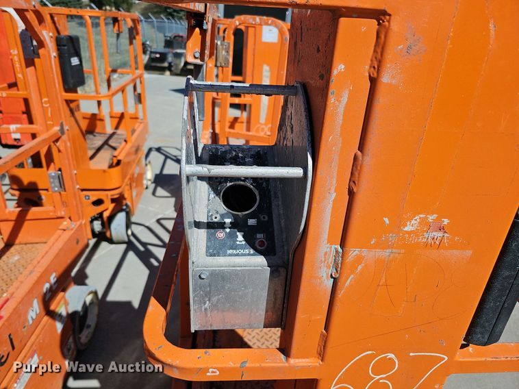 image for item DQ8609 (3) vertical lifts