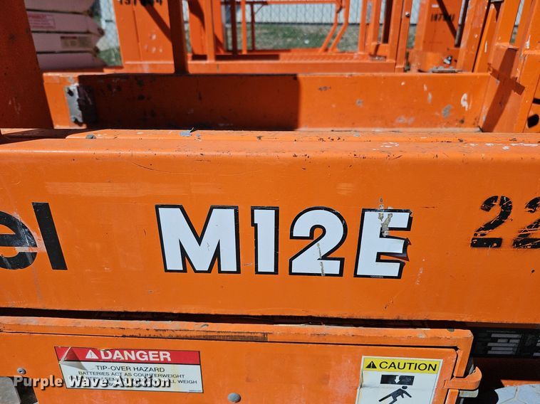 image for item DQ8609 (3) vertical lifts