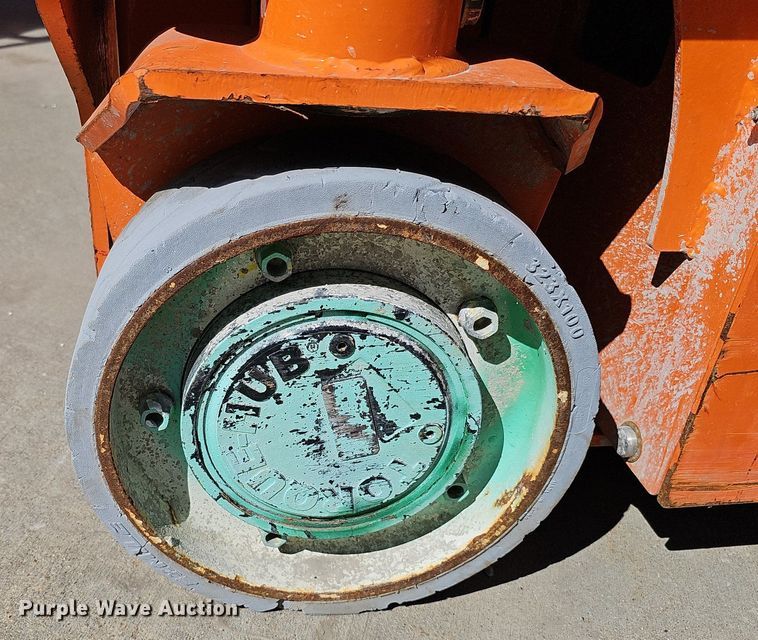 image for item DQ8609 (3) vertical lifts