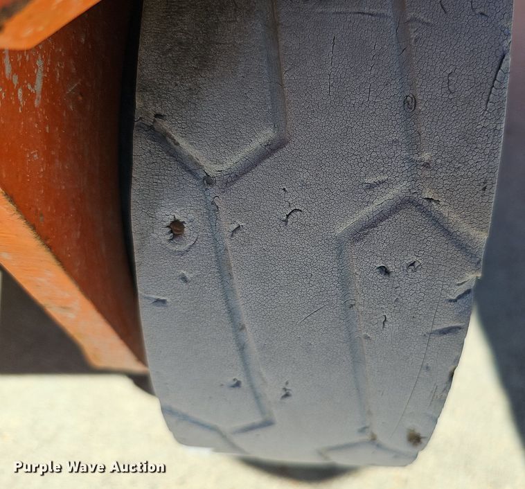 image for item DQ8609 (3) vertical lifts