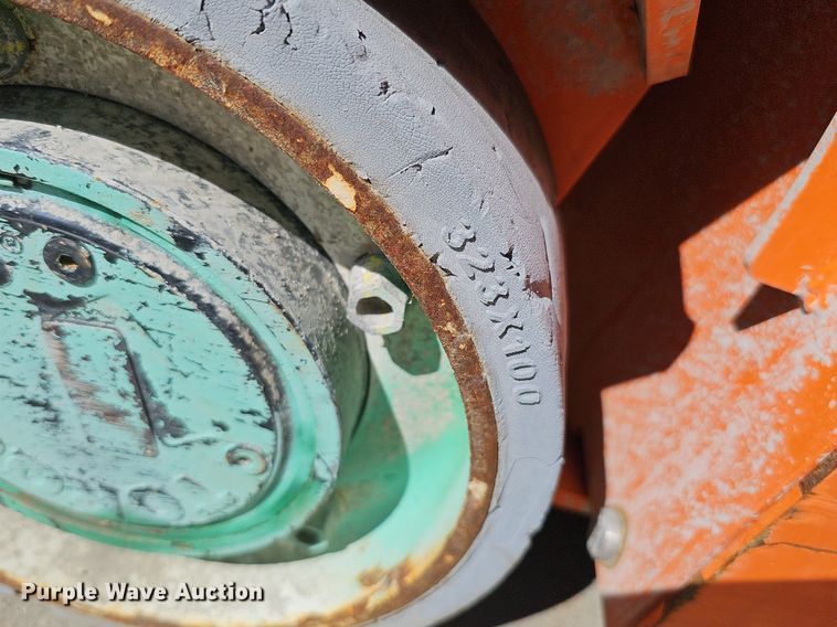 image for item DQ8609 (3) vertical lifts