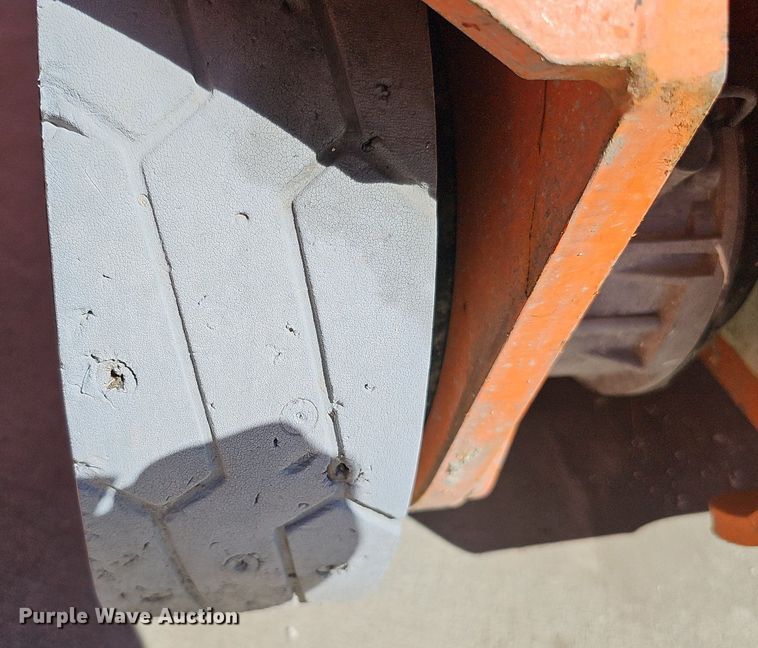 image for item DQ8609 (3) vertical lifts