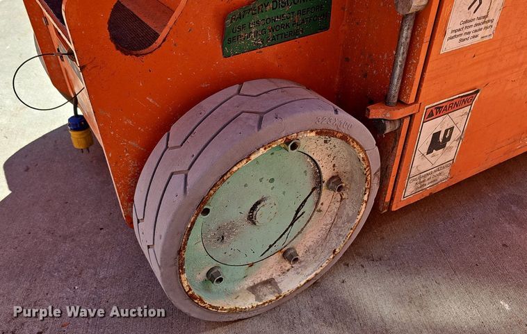 image for item DQ8609 (3) vertical lifts