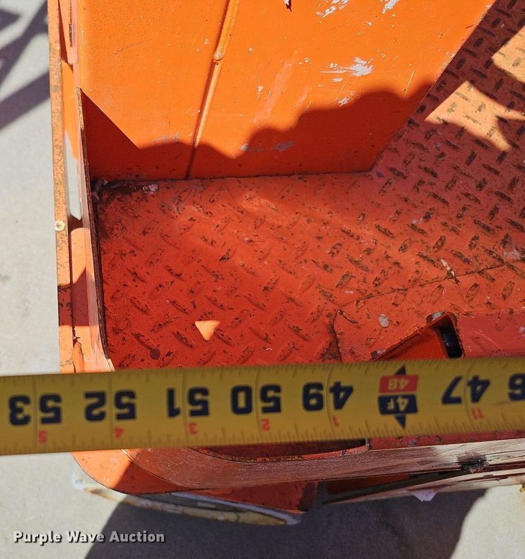 image for item DQ8609 (3) vertical lifts