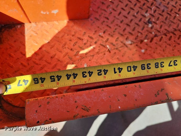 image for item DQ8609 (3) vertical lifts