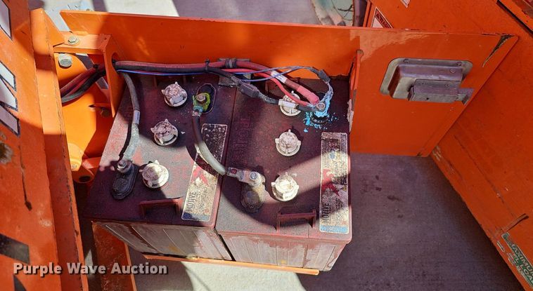 image for item DQ8609 (3) vertical lifts