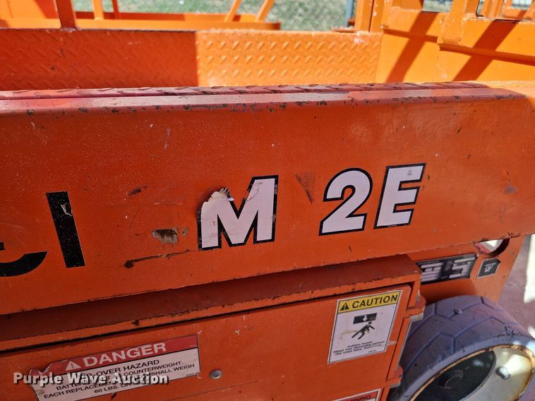 image for item DQ8609 (3) vertical lifts