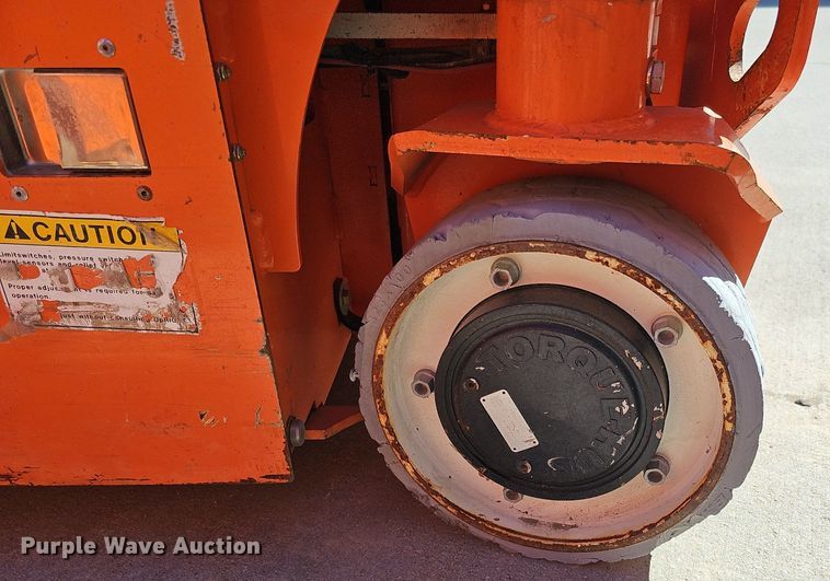 image for item DQ8609 (3) vertical lifts