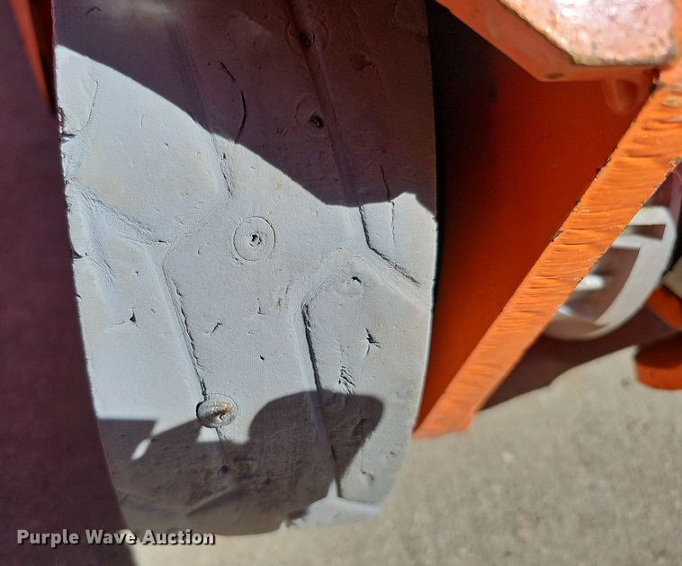 image for item DQ8609 (3) vertical lifts