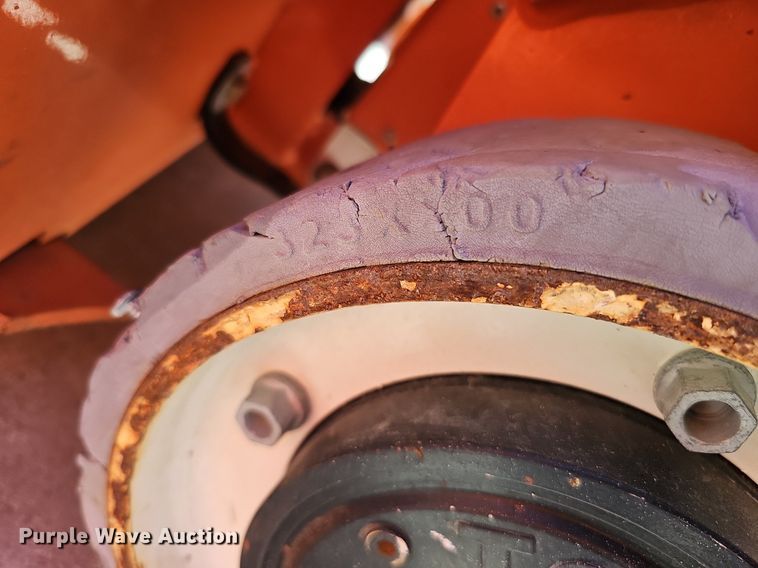 image for item DQ8609 (3) vertical lifts