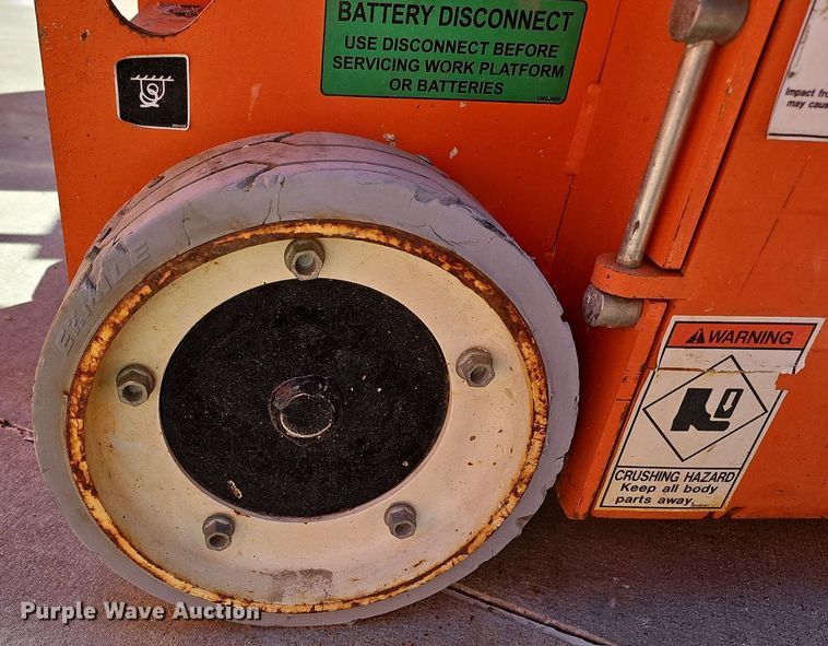 image for item DQ8609 (3) vertical lifts