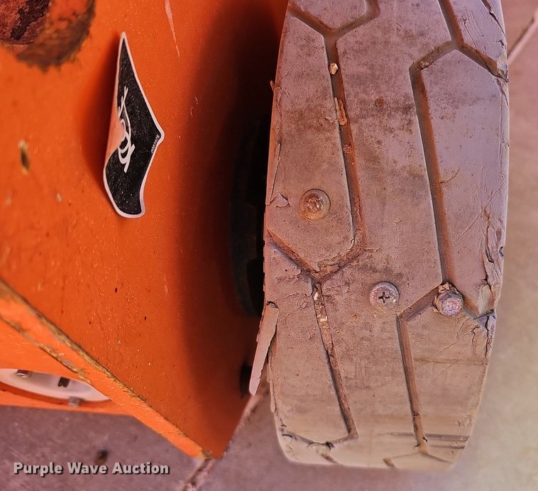 image for item DQ8609 (3) vertical lifts