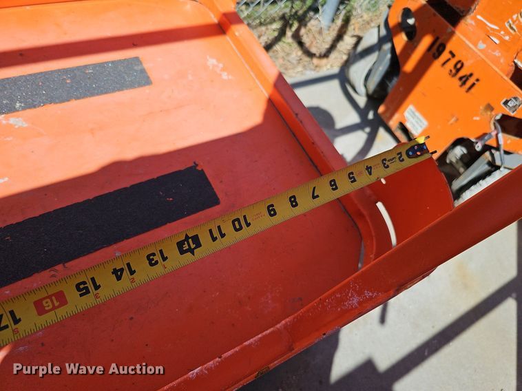 image for item DQ8609 (3) vertical lifts