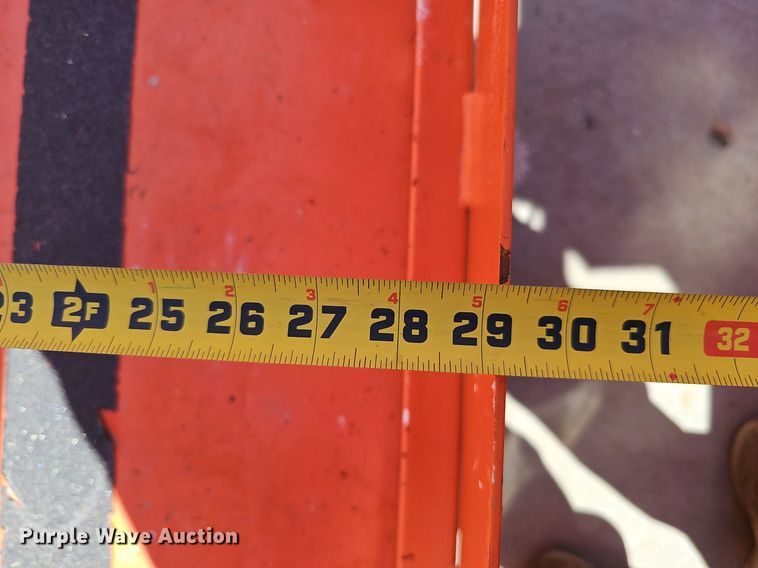 image for item DQ8609 (3) vertical lifts