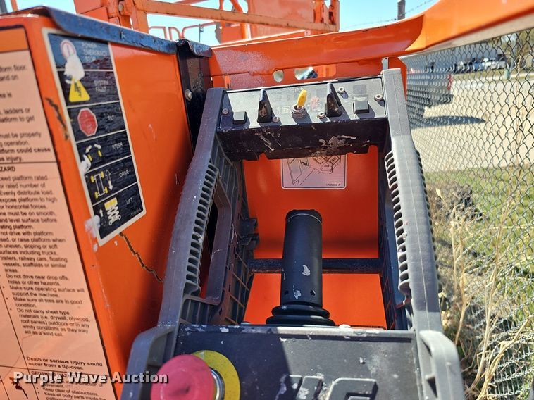 image for item DQ8609 (3) vertical lifts