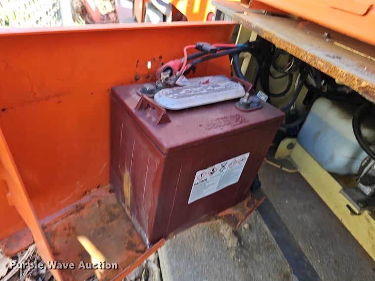 image for item DQ8609 (3) vertical lifts