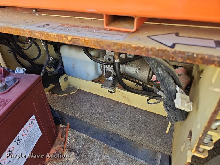 image for item DQ8609 (3) vertical lifts