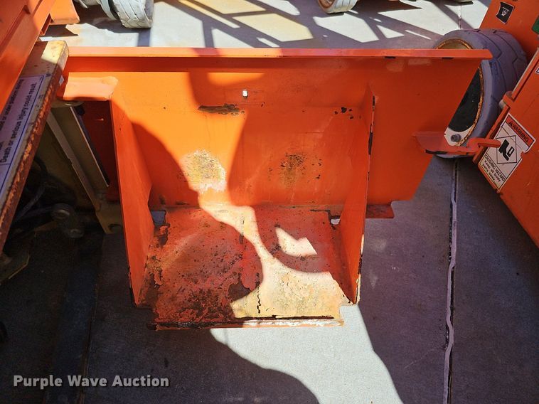 image for item DQ8609 (3) vertical lifts