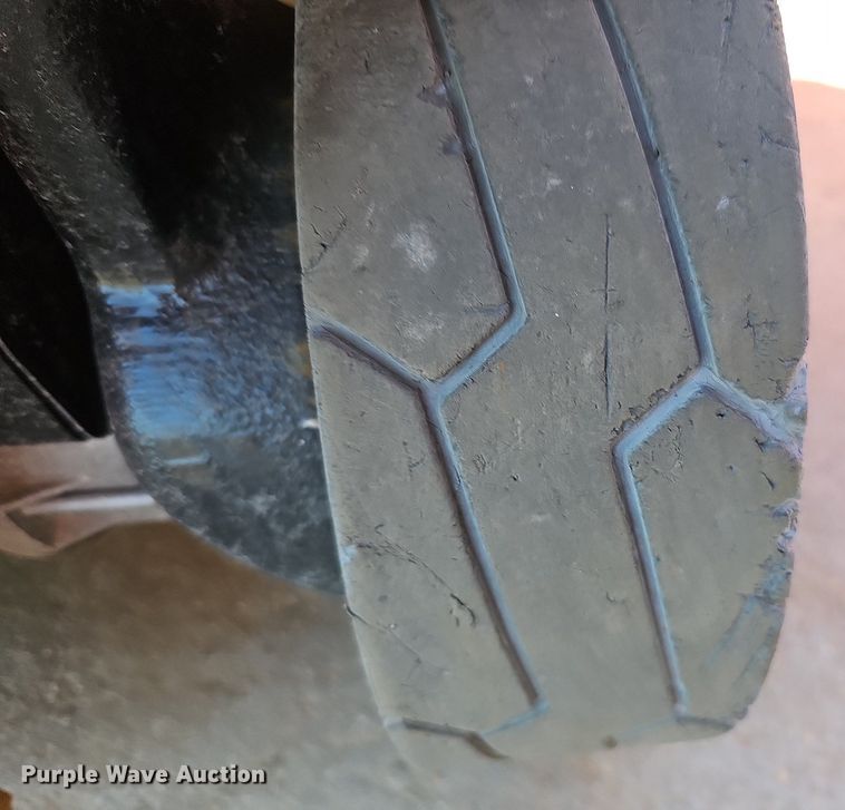 image for item DQ8609 (3) vertical lifts