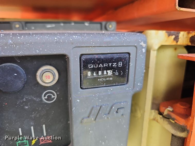 image for item DQ8609 (3) vertical lifts