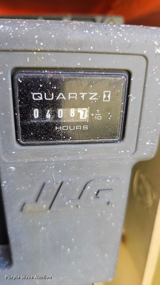 image for item DQ8609 (3) vertical lifts