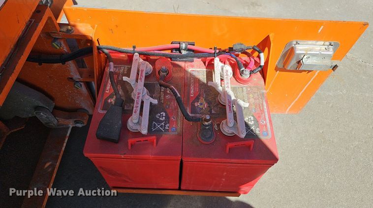 image for item DQ8609 (3) vertical lifts