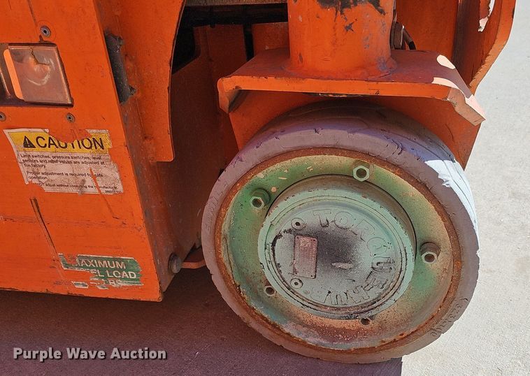 image for item DQ8609 (3) vertical lifts