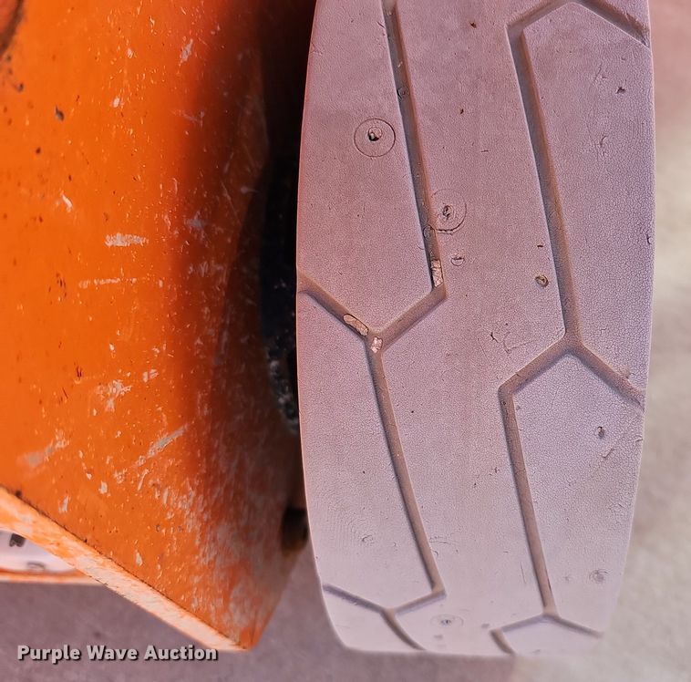 image for item DQ8609 (3) vertical lifts