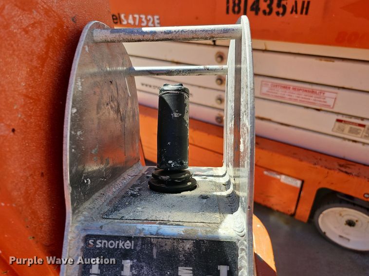 image for item DQ8609 (3) vertical lifts