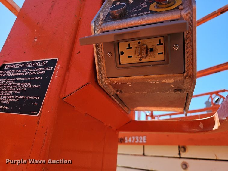 image for item DQ8609 (3) vertical lifts