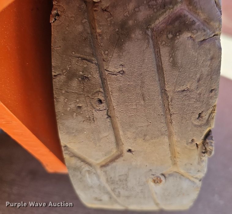 image for item DQ8609 (3) vertical lifts