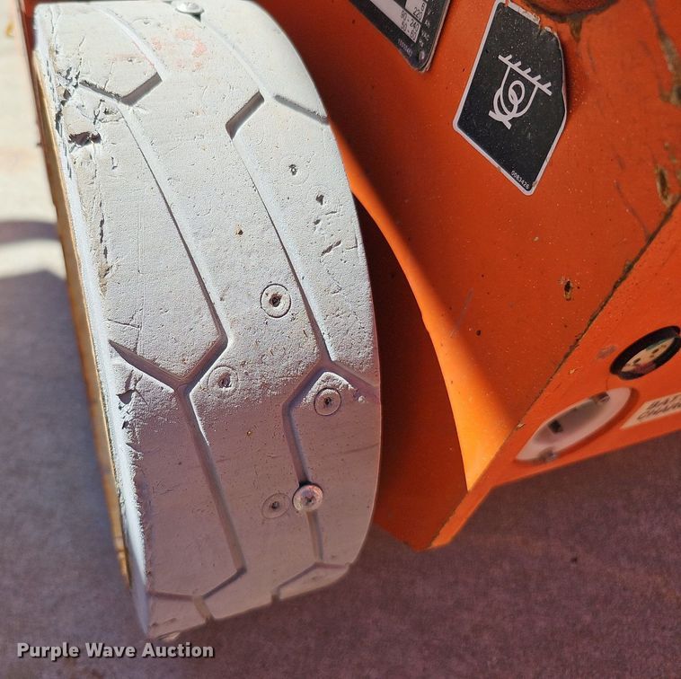 image for item DQ8609 (3) vertical lifts