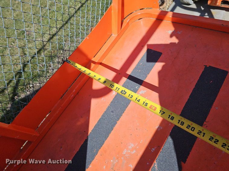 image for item DQ8609 (3) vertical lifts