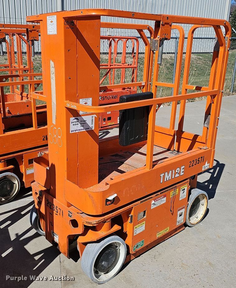 image for item DQ8610 (3) vertical lifts