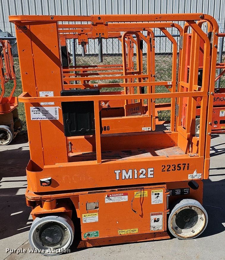 image for item DQ8610 (3) vertical lifts