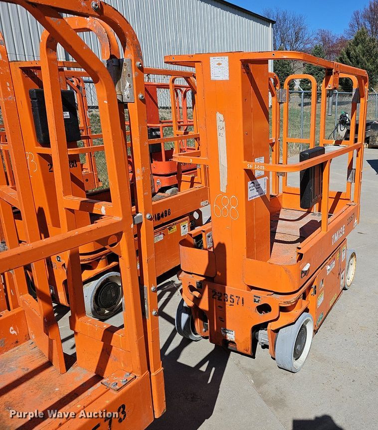 image for item DQ8610 (3) vertical lifts