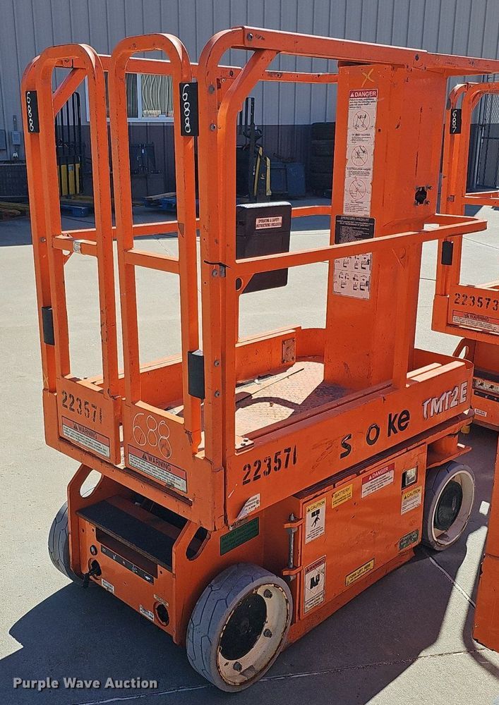 image for item DQ8610 (3) vertical lifts