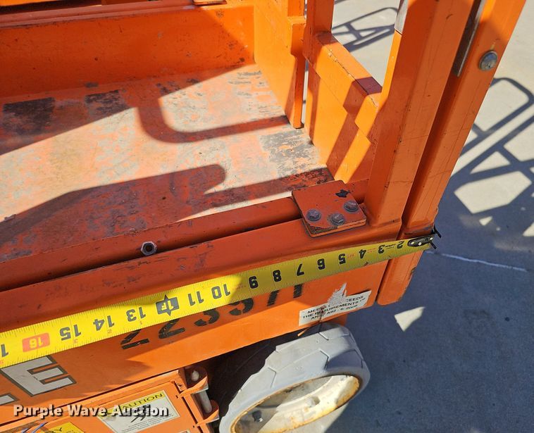 image for item DQ8610 (3) vertical lifts