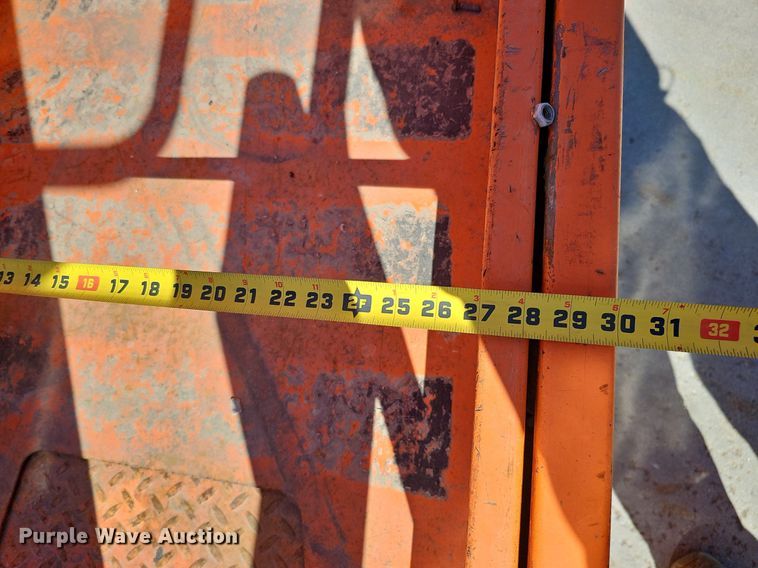 image for item DQ8610 (3) vertical lifts