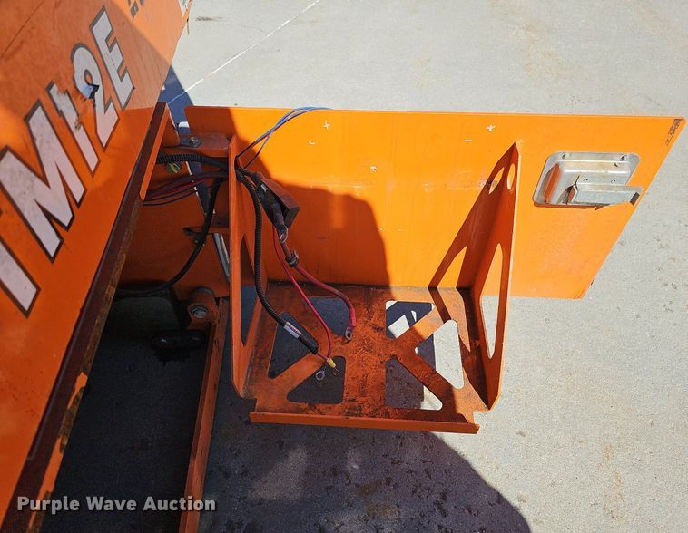 image for item DQ8610 (3) vertical lifts