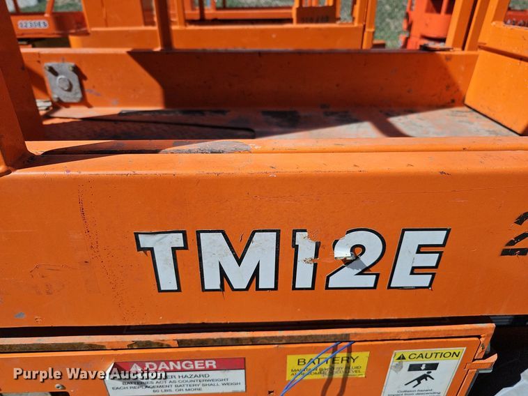 image for item DQ8610 (3) vertical lifts