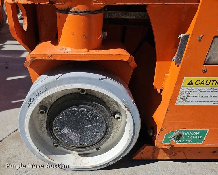 image for item DQ8610 (3) vertical lifts