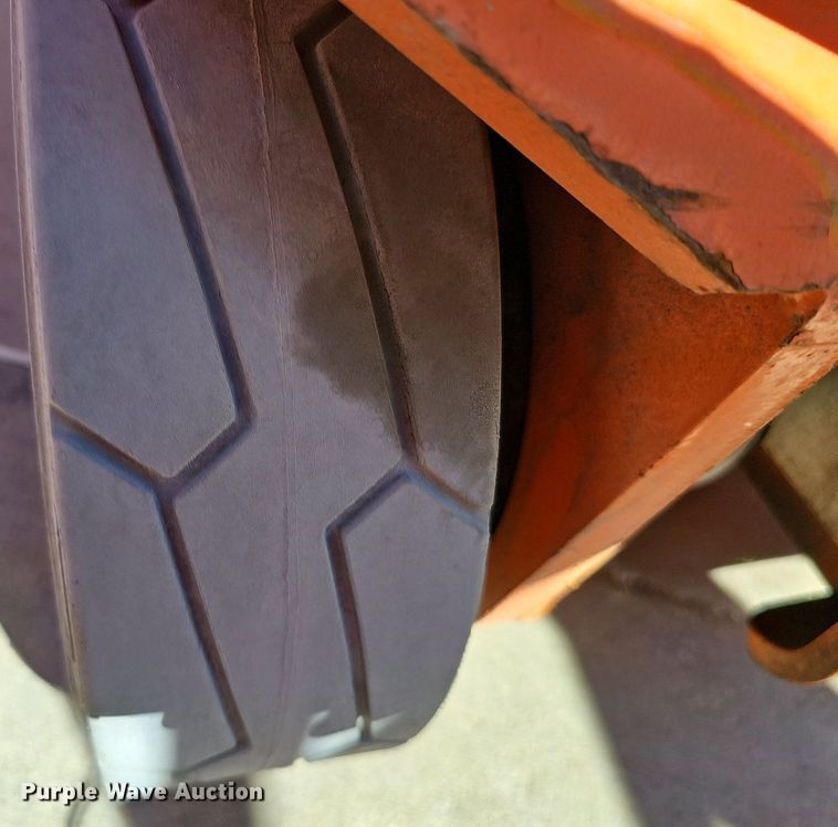 image for item DQ8610 (3) vertical lifts