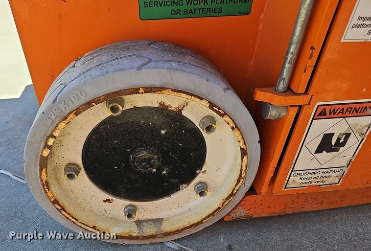 image for item DQ8610 (3) vertical lifts