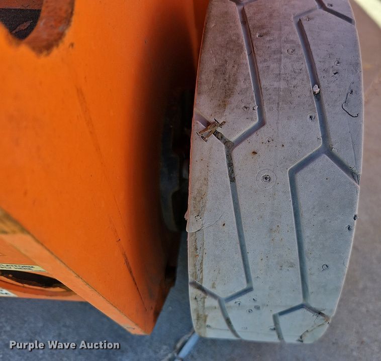 image for item DQ8610 (3) vertical lifts