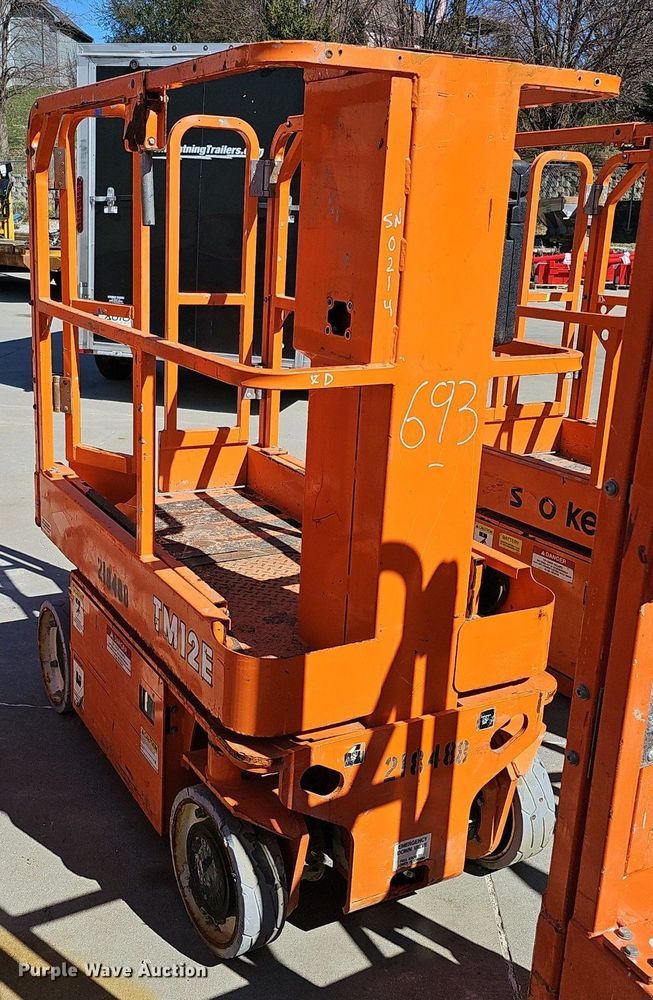 image for item DQ8610 (3) vertical lifts