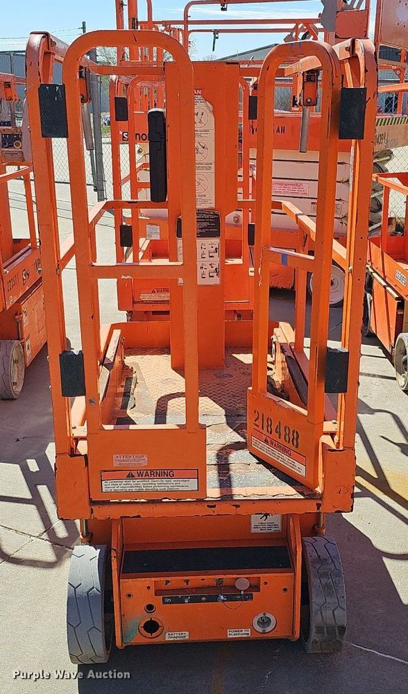 image for item DQ8610 (3) vertical lifts