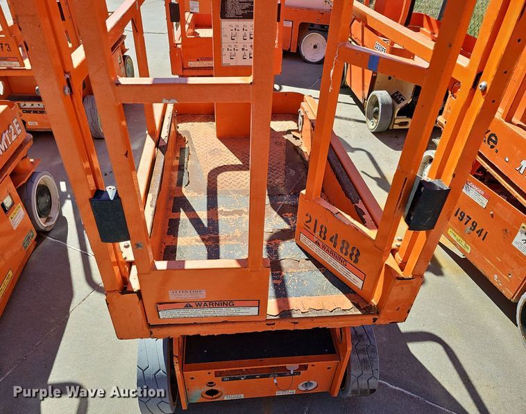 image for item DQ8610 (3) vertical lifts