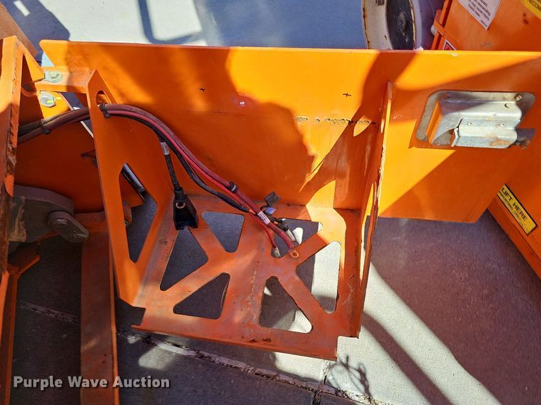 image for item DQ8610 (3) vertical lifts