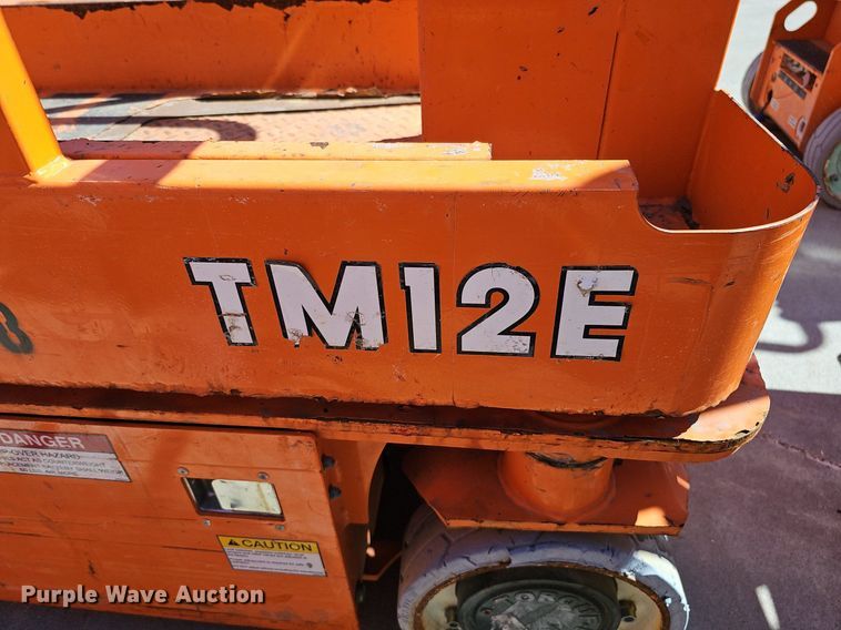 image for item DQ8610 (3) vertical lifts